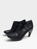 Load image into Gallery viewer, John Fluevog Black Shoes, 9
