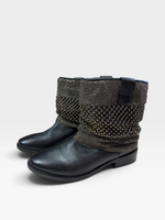 Load image into Gallery viewer, Russel&amp;Bromley Black Booties, 36
