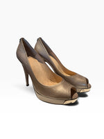 Load image into Gallery viewer, Stuart Weitzman Grey Heels, 10
