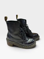 Load image into Gallery viewer, Dr. Marten Black Boots, 6
