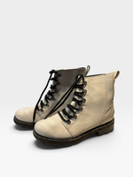 Load image into Gallery viewer, Sorel White Bootie, 6.5
