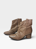 Load image into Gallery viewer, Mizmooz Biege Boots, 6.5
