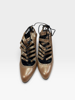 Load image into Gallery viewer, Manolo Blahnik Gold Heels, 36
