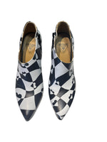 Load image into Gallery viewer, John Fluevog Black + White Shoes, 7
